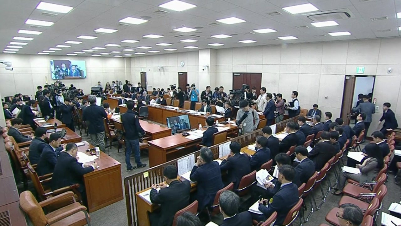 국회, 강원 산불 현안 보고...소방청 "대형 소방 헬기 도입 추진" / YTN