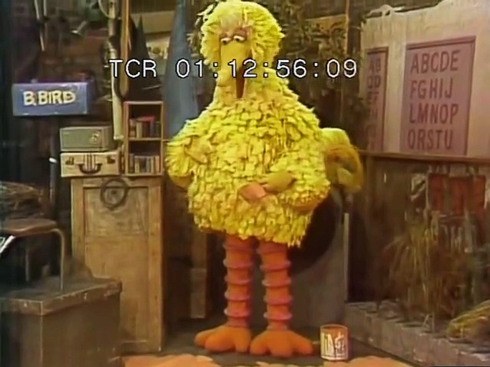 Classic Sesame Street - Big Bird Paints