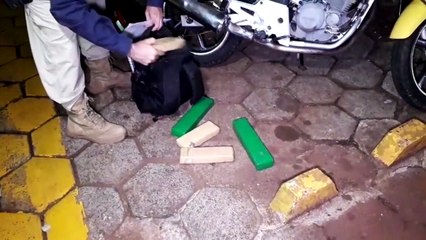 Descargar video: PRF apreende 7,5 quilos de maconha em Cascavel