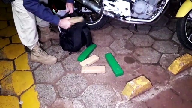 PRF apreende 7,5 quilos de maconha em Cascavel
