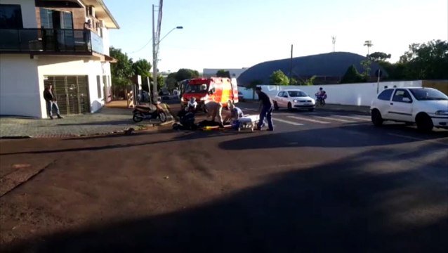 Mulher se fere em colisão de trânsito na Rua Jorge Lacerda