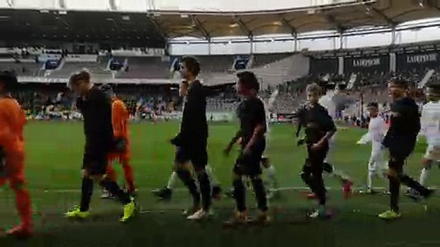 Entrée des U14 lors du challenge Orange