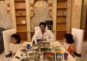 الأمير عبدالعزيز بن فهد يلهو مع ابنتيه في لقطات عفوية