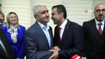 Baba ve oğul mazbatalarını almaya birlikte geldiler