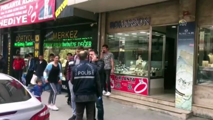 Sultangazi'de kurye aracını soydular - İSTANBUL