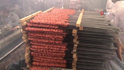 Başkent'te 40 Metrelik Kebap Vatandaşların İlgi Odağı Oldu