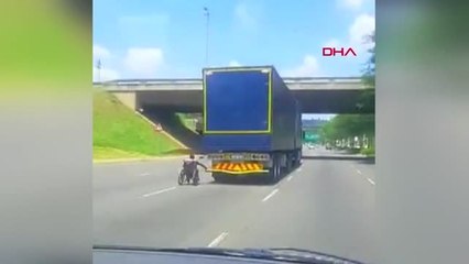 Dha Dış ? Tekerlekli Sandalye ile Tır'ın Arkasına Takıldı