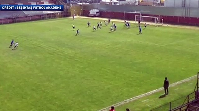 Il marque un but à la Gareth Bale avec les U17 de Besiktas