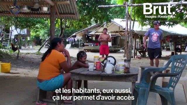 Cette association équipe des villageois en kits scolaires