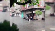 Nizip'te şiddetli yağış nedeniyle sel meydana geldi...İlçede çok sayıda istinat duvarı çöktü