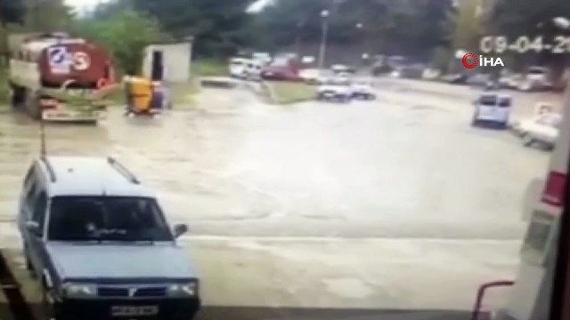 Tarım işçilerini taşıyan otobüs böyle devrildi: 1 ölü, 12 yaralı