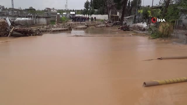 Nizip'te Şiddetli Yağış Nedeniyle Sel Meydana Geldi...ilçede Çok Sayıda İstinat Duvarı Çöktü