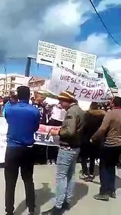 Marche des étudiants de bejaia en hommage à notre camarade Achour idir