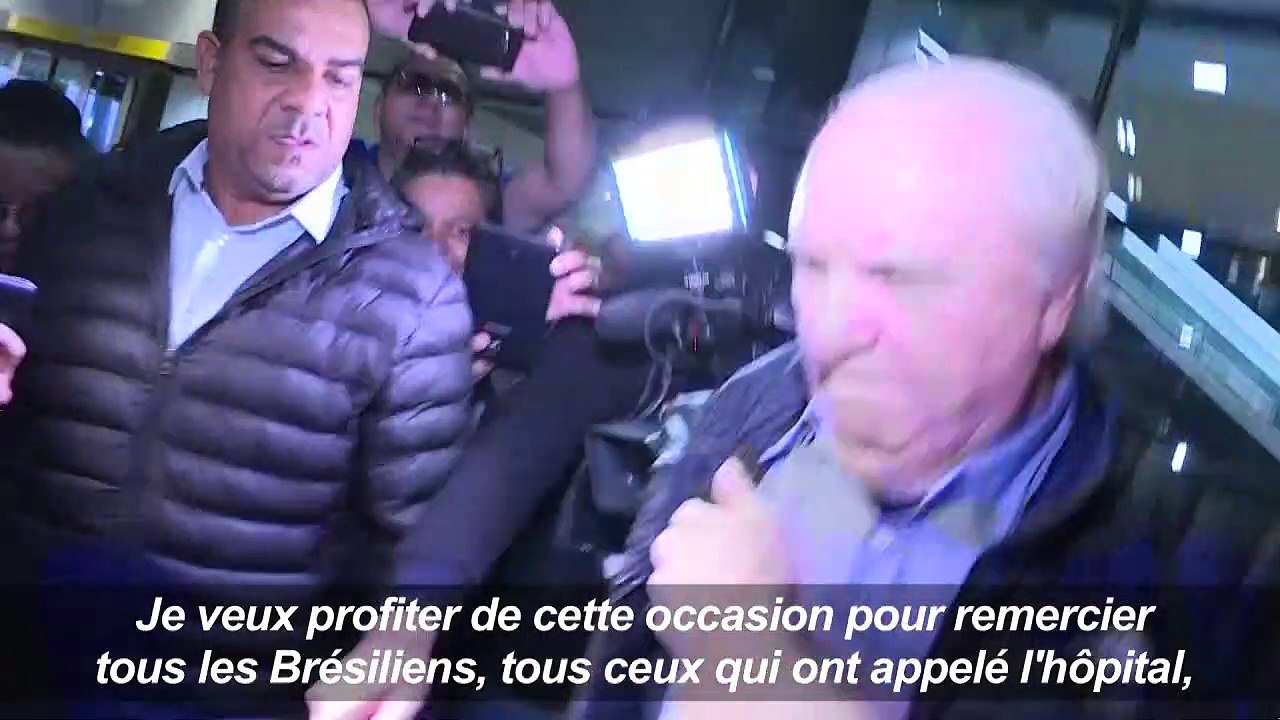 Brésil: de retour au pays, Pelé remercie les Brésiliens