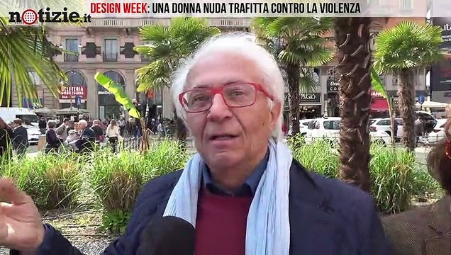 Milano, l'installazione contro la violenza in piazza Duomo è una donna nuda trafitta da 400 frecce | Notizie.it