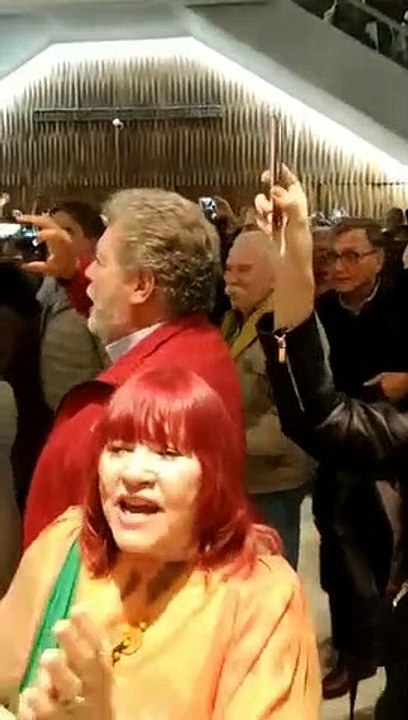 Manifestantes mandam Macri a P...