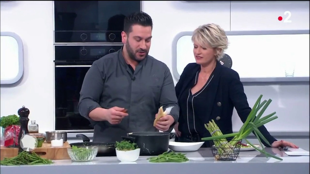 Denny Imbroisi dans l'émission "C'est au programme" le Mardi 09 Avril sur France 2