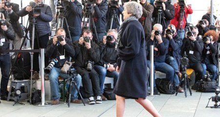 Kimse Karşılamaya Gelmedi! Theresa May'in Zor Anları