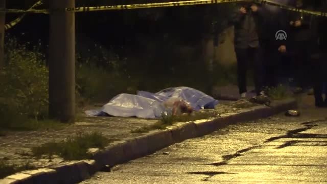 Ayrı Yaşadığı Eşinin Anne ve Babasını Öldürdü, Eşini Yaraladı