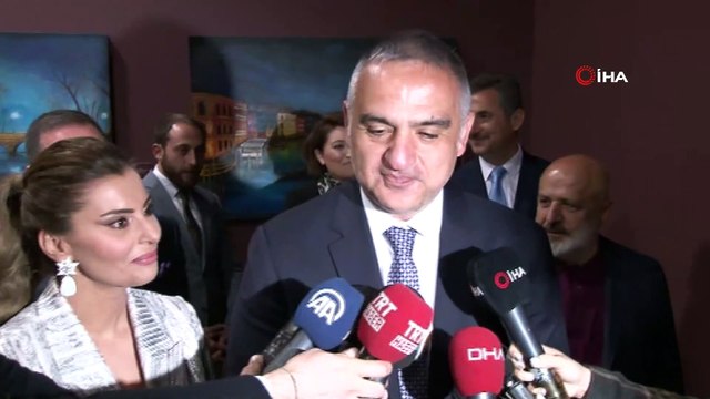 Bakan Soylu ve Ersoy “Hande Fırat: Renklerdir Patlayan” sergisinin açılışına katıldı