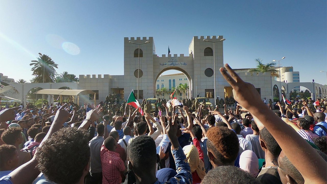 عودة الاعتصام قرب مقر قيادة العامة للجيش السوداني