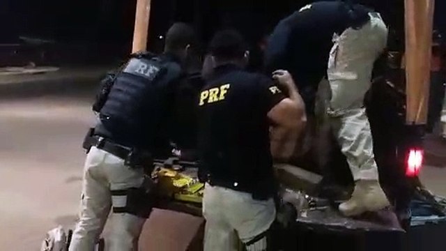 PRF encontra maconha escondida em caminhonete