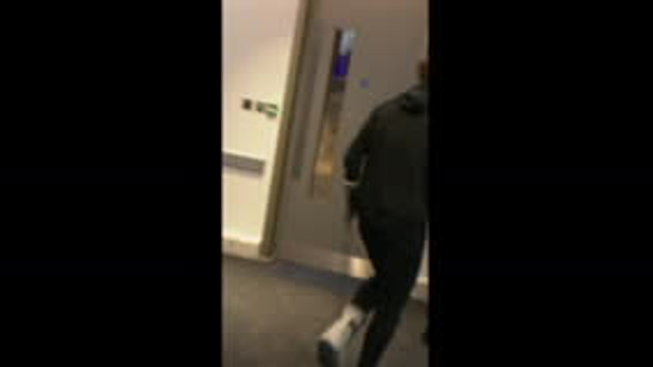 Kane leaves stadium on cruches