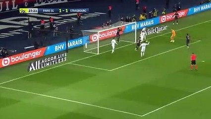 Kegagalan cetak gol terparah sepanjang sejarah sepak bola: Eric Choupo Moting PSG VS Strasbourg