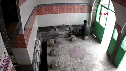 Şanlıurfa Camiden Musluk Hırsızlığı Kamerada