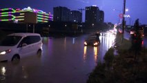 Dolu ve Yağmur Sonrası Yollar Göle Döndü, Araçlar Mahsur Kaldı