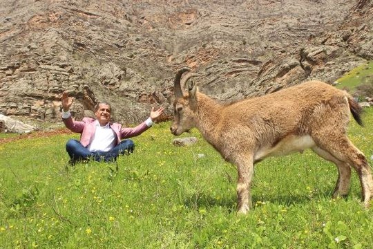 Türkücü Aydın Aydın, Çukurca Dağlarında Dağ Keçisiyle Klip Çekti