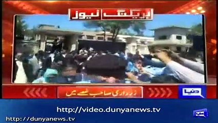 Zardari snatches journalist's mobile phone on question regarding bail extension