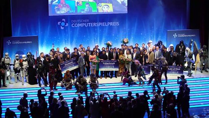 "Wonderwoman" Dorothee Bär präsentiert Computerspielpreis