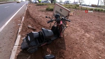 Otomobille çarpışan elektrikli bisikletteki 2 kişi ağır yaralandı