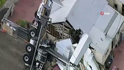 - Avustralya’da Evin Üstüne Vinç Düştü- Evde Bulunanlar Kıl Payı Kurtuldu