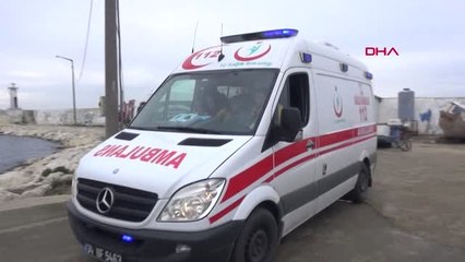 İstanbul- Silivri'de Otomobil Denize Uçtu, Sürücüyü Sahildekiler Kurtardı