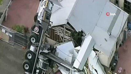 - Avustralya'da Evin Üstüne Vinç Düştü- Evde Bulunanlar Kıl Payı Kurtuldu