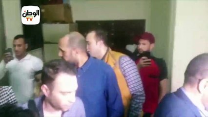 لحظة خروج شيرين بصحبة حسام حبيب بعد التحقيق معها بنقابة الموسيقيين