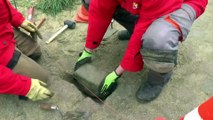 Paris-Roubaix : des lycéens restaurent les pavés avant la course cycliste