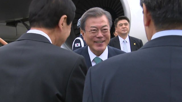 문재인 대통령 출국...내일 새벽 한미 정상회담 / YTN
