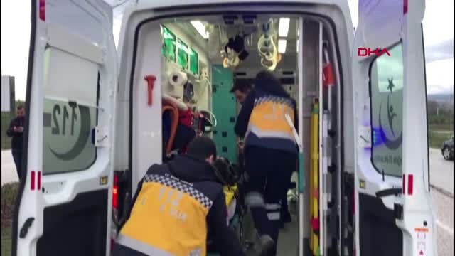 Düzce Ağaca Çarpan Aracın Motoru Yerinden Fırladı: 2 Yaralı