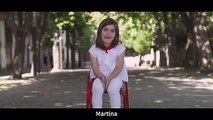 Una 'cuadrilla' de niños disfruta de los Sanfermines con sus productos de Carlottas.