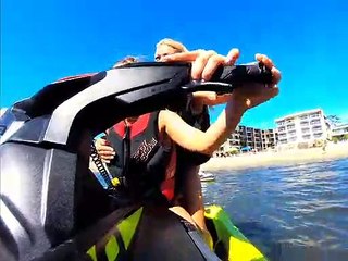 Qui veut faire du Jetski avec ces filles ?
