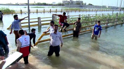 Video herunterladen: أوامر بإخلاء مناطق في جنوب غرب ايران بسبب الفيضانات أوامر بإخلاء مناطق في جنوب غرب ايران بسبب الفيضانات