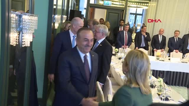 Dha Dış - Bakan Çavuşoğlu, Amsterdam'da Türk ve Hollandalı İş İnsanları ile Toplantı Yaptı