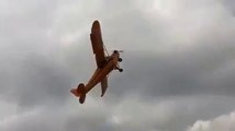 Ce pilote réussi à poser son avion en pleine tempête... Incroyable