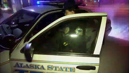 下载视频: Alaska State Troopers S04E02   Knife Fight