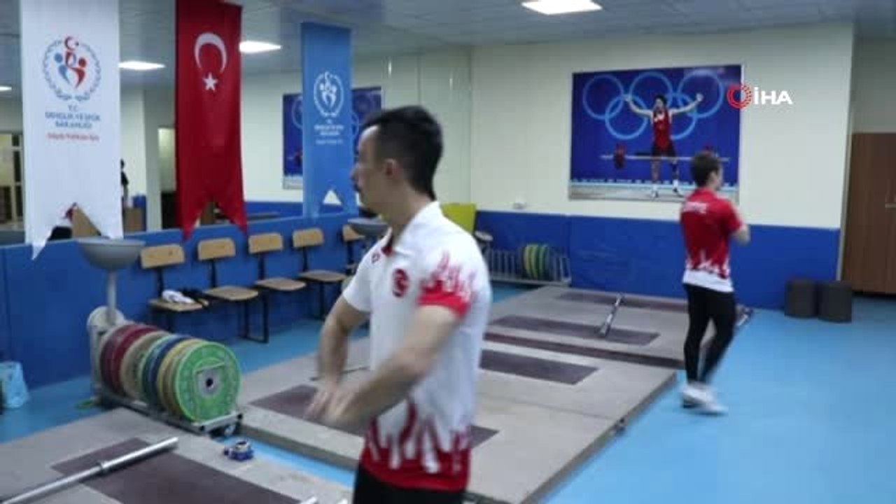 İşsiz Şampiyon- 2013'te Dünya Şampiyonu, Avrupa Halter Şampiyonası'nda da Avrupa 3'üncüsü Olan...