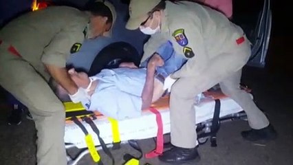 Homem tem suspeita de fratura no fêmur após sofrer queda