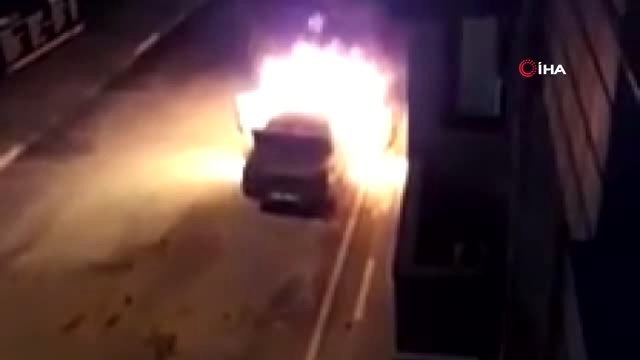 Seyir Halindeki Otomobil Alev Alev Böyle Yandı